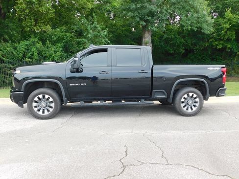 Used 2024 Chevrolet Silverado 2500 Custom w/ Custom Value Package AWD/4WD image 2