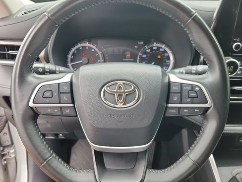 Used 2023 Toyota Highlander LE FWD image 19