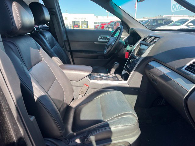 Used 2014 Ford Explorer XLT w/ Equipment Group 202A FWD image 11