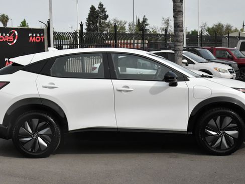 Used 2023 Nissan Ariya AWD image 9