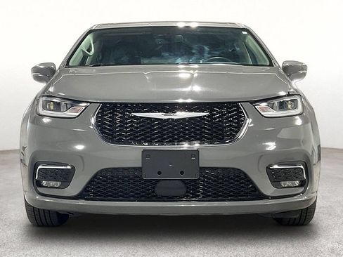 Used 2022 Chrysler Pacifica Touring-L FWD image 4