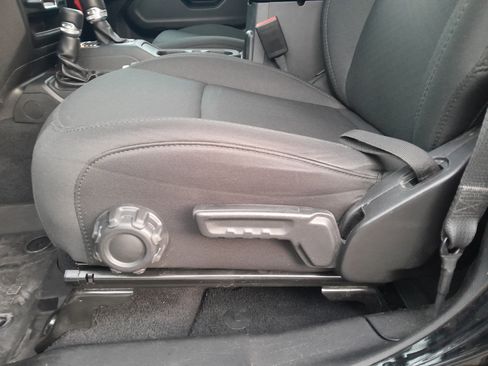 Used 2022 Jeep Gladiator Sport image 11