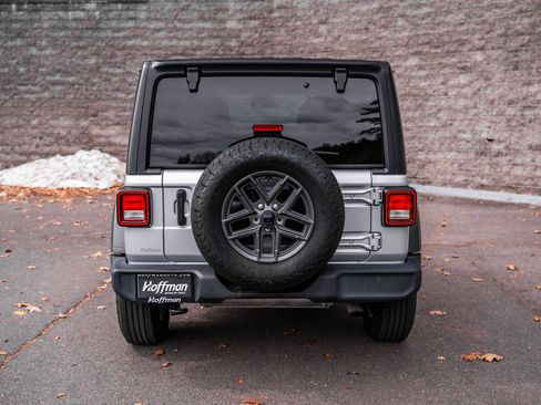 Used 2024 Jeep Wrangler Sport S image 8