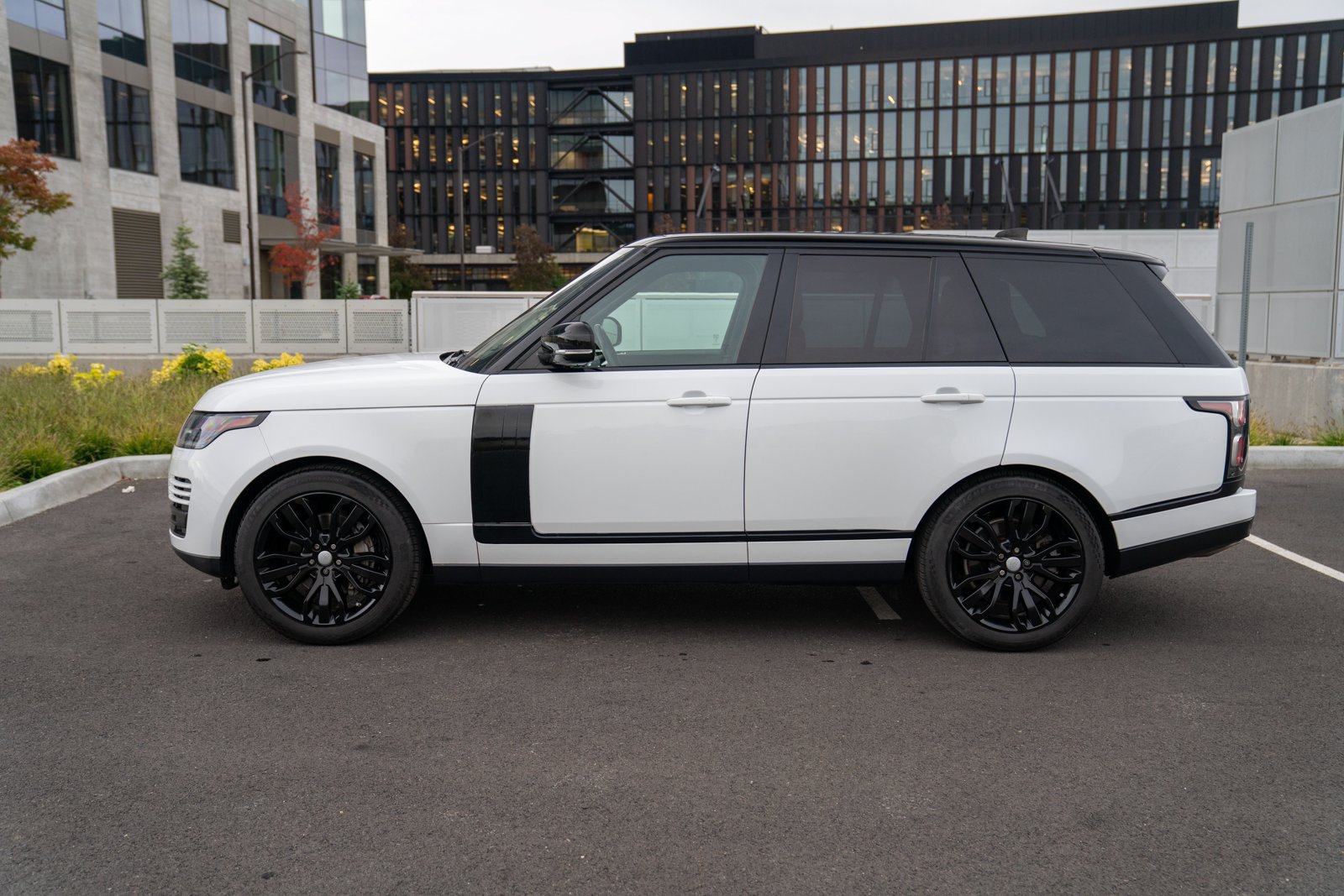 Used 2019 Land Rover Range Rover AWD/4WD image 2