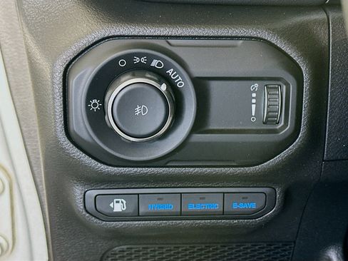Used 2023 Jeep Wrangler Unlimited Sahara AWD/4WD image 17