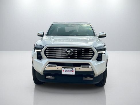 Used 2025 Toyota Tacoma Limited AWD/4WD image 2