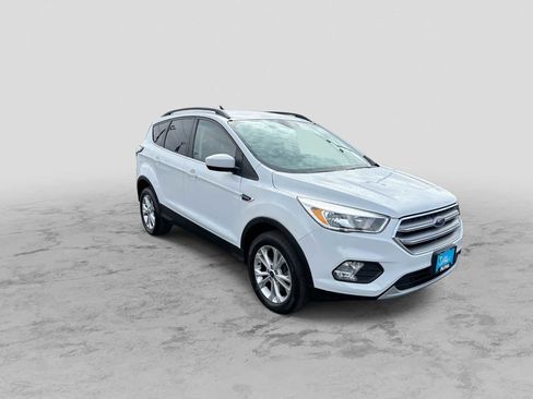 Used 2018 Ford Escape SE image 2