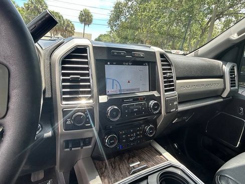 Used 2017 Ford F250 Lariat w/ Lariat Ultimate Package AWD/4WD image 12