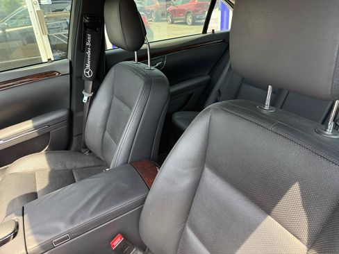 Used 2011 Mercedes-Benz S 550 4MATIC image 11