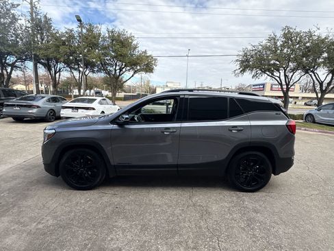 Used 2021 GMC Terrain SLT w/ Elevation Edition image 3