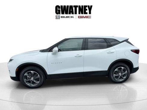 Used 2025 Chevrolet Blazer LT FWD image 6