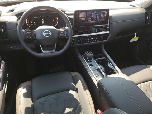 New 2026 Nissan Pathfinder Platinum FWD image 18