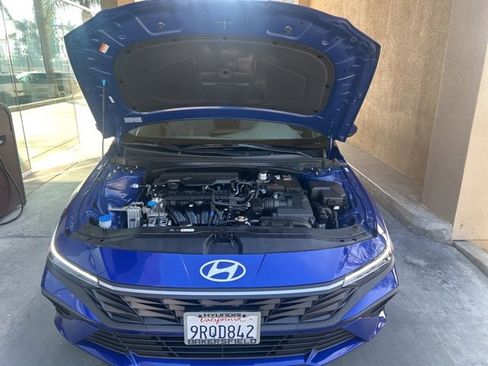 Certified 2025 Hyundai Elantra SE image 30