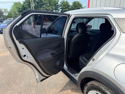 Used 2018 Nissan Kicks S FWD image 12