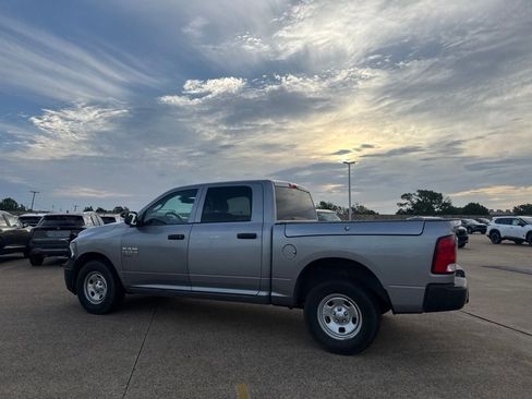 Used 2020 RAM 1500 4x4 Crew Cab Classic image 13