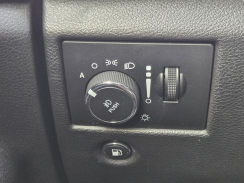 Used 2020 Jeep Grand Cherokee Overland RWD image 19