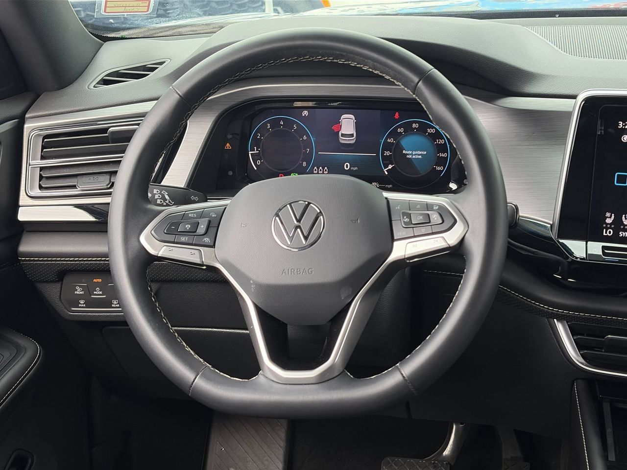 Used 2024 Volkswagen Atlas Cross Sport SE FWD image 13