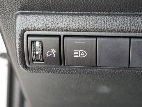 Used 2020 Toyota Corolla LE image 21