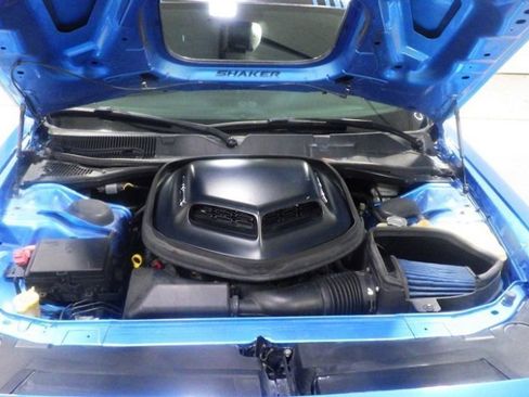 Used 2015 Dodge Challenger R/T RWD image 10
