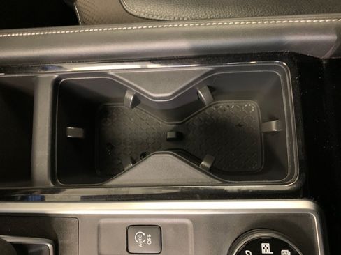Used 2024 Nissan Pathfinder SL AWD/4WD image 34