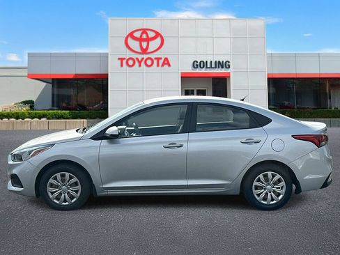 Used 2018 Hyundai Accent SE FWD image 2