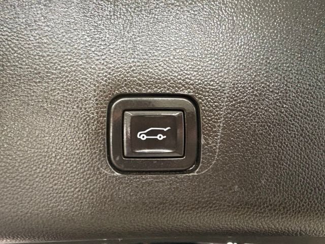 Used 2022 Chevrolet Traverse Premier AWD/4WD image 23