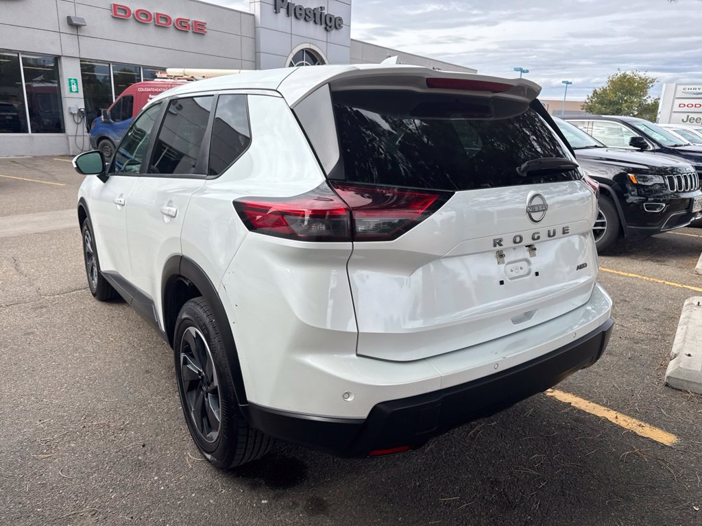 Used 2025 Nissan Rogue SV AWD/4WD image 9