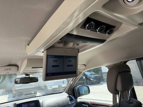 Used 2012 Chrysler Town & Country Touring-L w/ Entertainment Group #2 FWD image 23