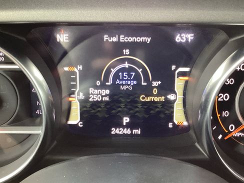 Used 2023 Jeep Gladiator Sport image 3