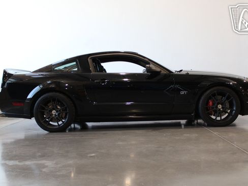 Used 2005 Ford Mustang GT RWD image 29