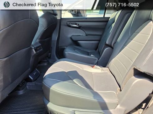 Used 2025 Toyota Highlander XLE image 20