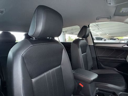Certified 2024 Volkswagen Tiguan SE FWD image 27