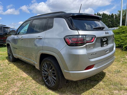 Used 2022 Jeep Compass High Altitude AWD/4WD image 3