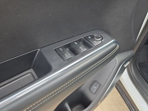 Used 2025 GMC Acadia Elevation w/ Elevation Premium Package FWD image 11