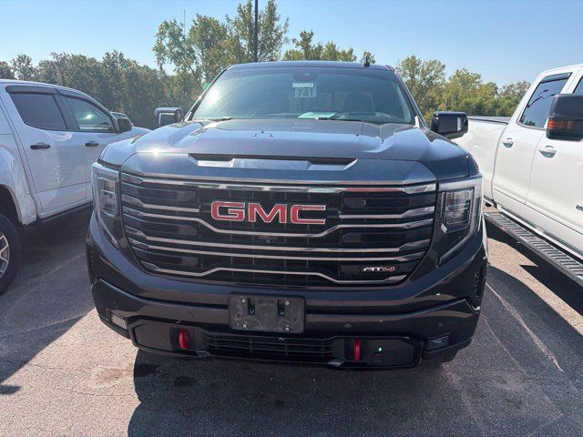 Used 2022 GMC Sierra 1500 AT4 w/ AT4 Premium Package AWD/4WD image 4