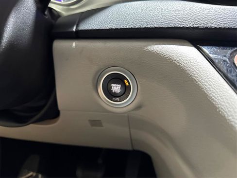 Used 2024 Chrysler Pacifica Touring-L FWD image 28