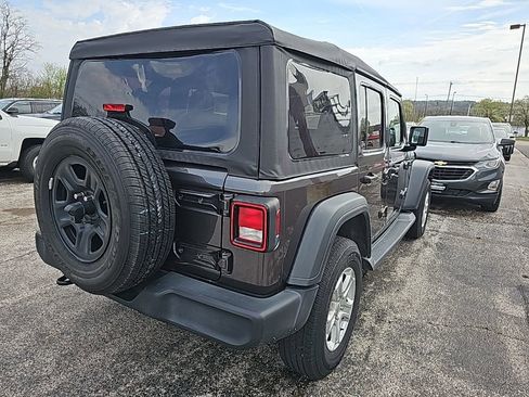 Used 2018 Jeep Wrangler Unlimited Sport S image 11