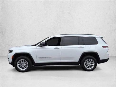 Used 2025 Jeep Grand Cherokee L Laredo RWD image 9