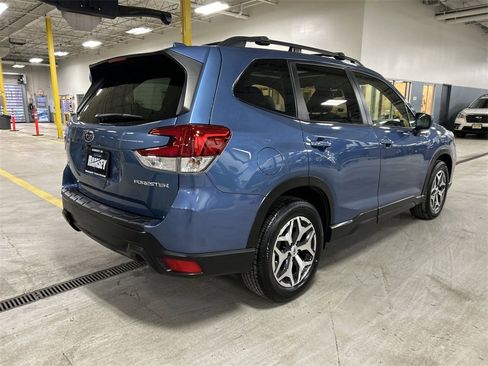 Used 2019 Subaru Forester Premium w/ All-Weather Package image 8