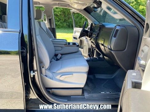 Used 2018 Chevrolet Silverado 1500 Custom w/ Custom Convenience Package AWD/4WD image 18