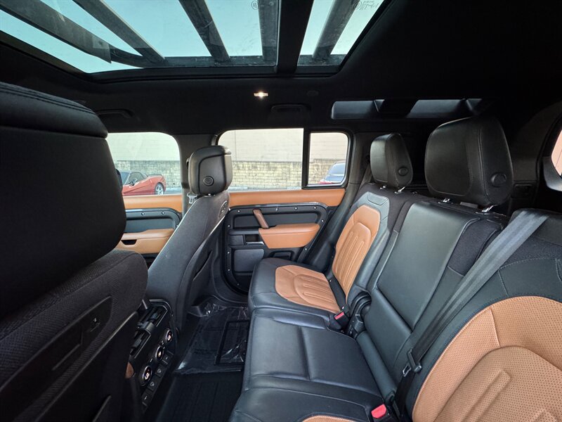 Used 2021 Land Rover Defender 110 X AWD/4WD image 32