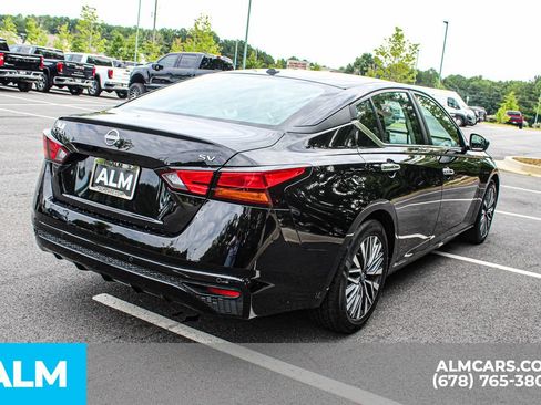 Used 2024 Nissan Altima 2.5 SV FWD image 5