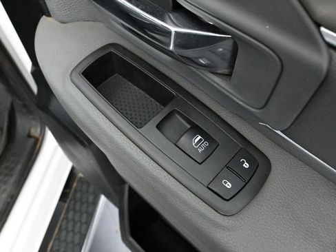 Used 2017 RAM 1500 Classic SLT image 39