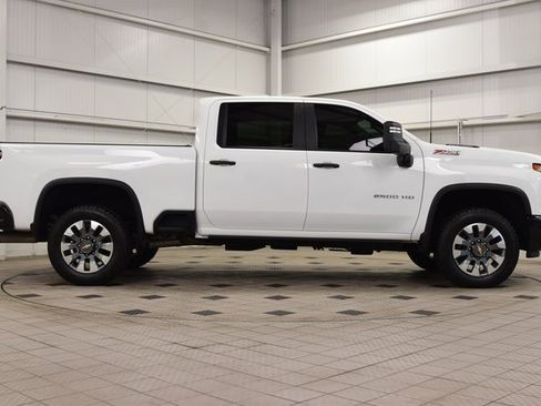 Used 2024 Chevrolet Silverado 2500 Custom w/ Custom Value Package image 9