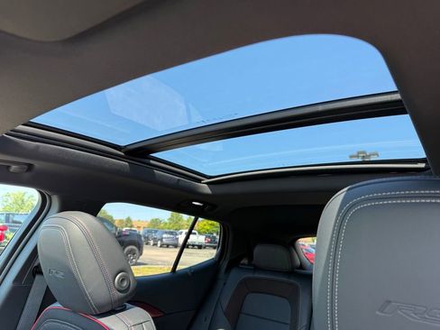 New 2025 Chevrolet Equinox EV RS image 13