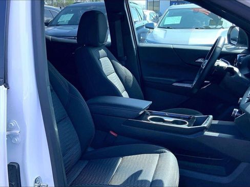 Used 2025 Chevrolet Equinox LT image 7