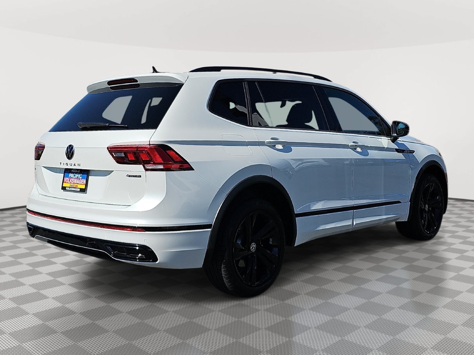 Certified 2023 Volkswagen Tiguan SE R-Line AWD/4WD image 5
