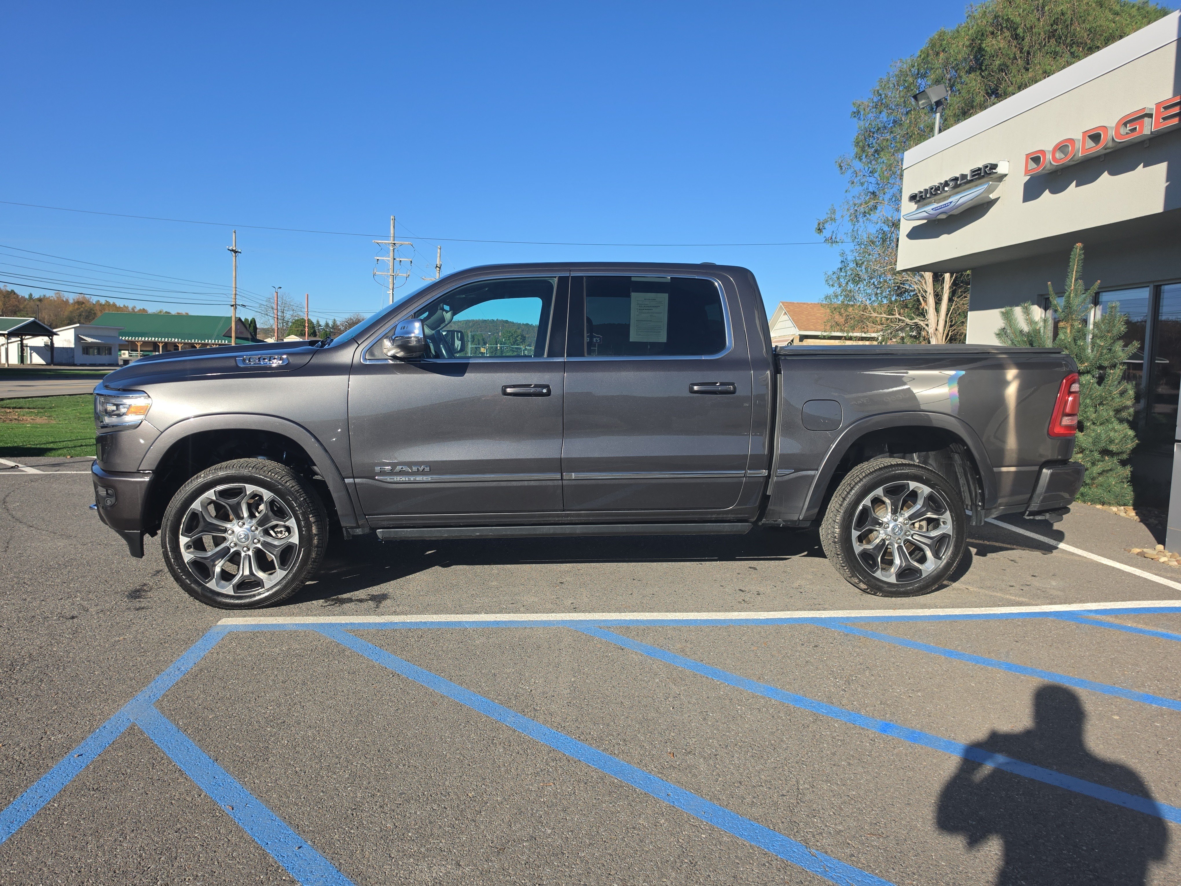 Used 2024 RAM 1500 Limited AWD/4WD image 7