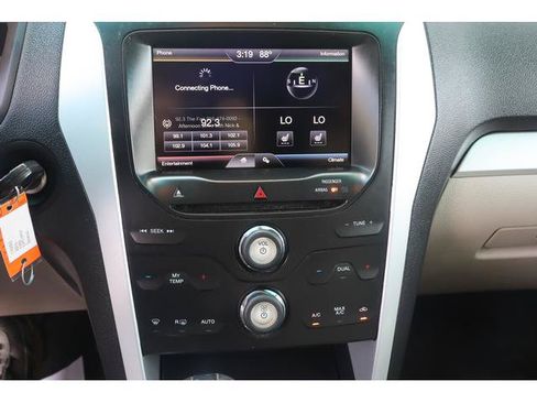 Used 2014 Ford Explorer XLT w/ Equipment Group 202A AWD/4WD image 16