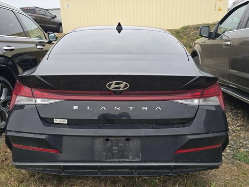 Certified 2024 Hyundai Elantra SEL w/ Convenience Package image 4
